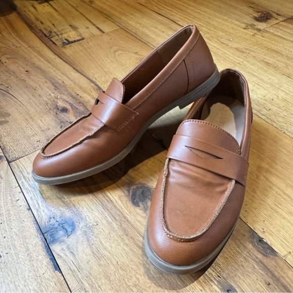Old Navy Shoes - Women’s Old Navy Cognac Modern Loafers